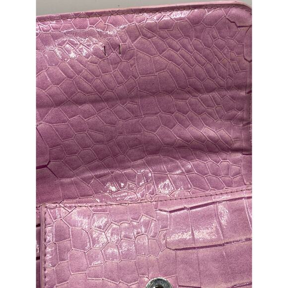 HVISK Women's Pastel Purple Faux-Leather Cayman Pocket Crossbody Purse - Picture 5 of 10